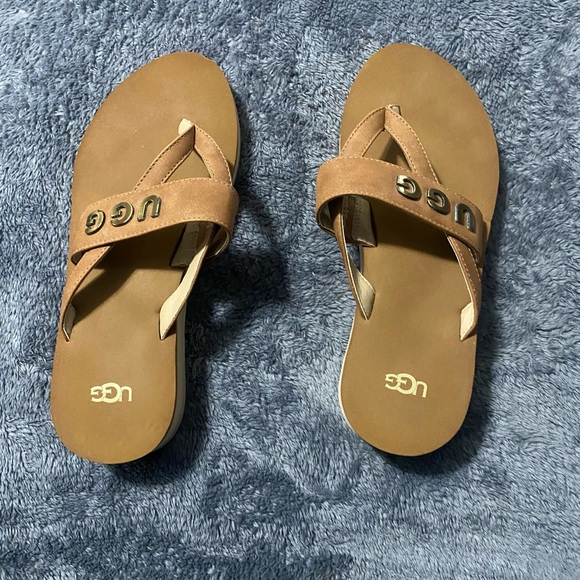 UGG Australia Womans Yellow Luna Logo are a size 8. - Picture 2 of 11